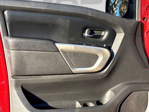 Used 2019 Nissan Titan PRO-4X image 16