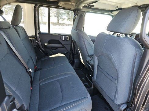 Used 2025 Jeep Wrangler Sahara image 16