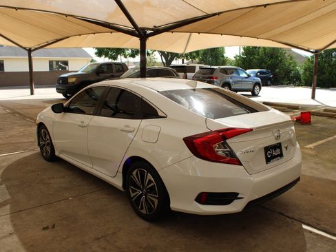 Used 2017 Honda Civic EX-T image 5