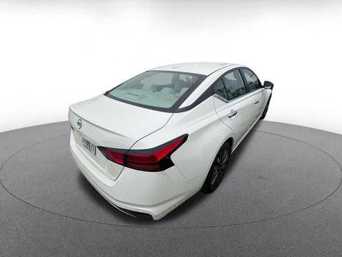 Used 2025 Nissan Altima 2.5 SV FWD image 10