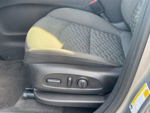 Used 2018 Chevrolet Equinox LT image 25