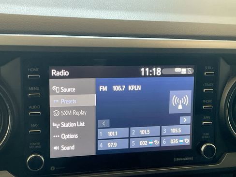 Used 2021 Toyota Tacoma TRD Sport w/ Technology Package image 16