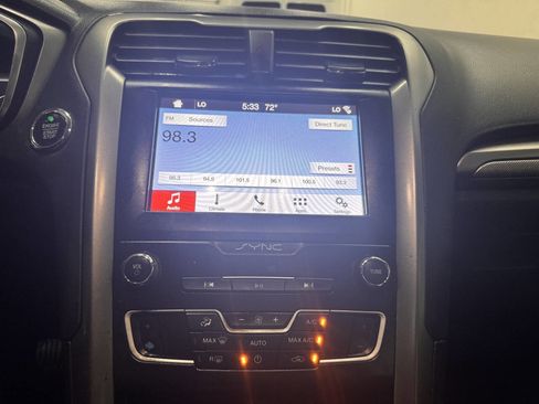 Used 2019 Ford Fusion SE FWD image 20