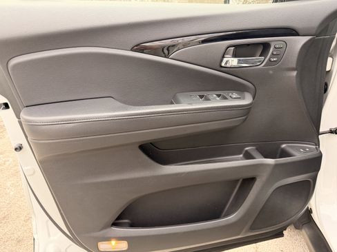 Used 2022 Honda Pilot Touring image 12