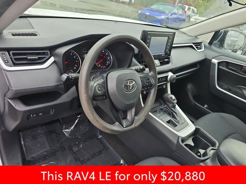Used 2021 Toyota RAV4 LE image 21