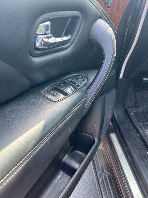 Used 2017 INFINITI QX80 4WD w/ Deluxe Technology Package image 14