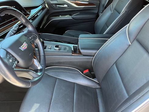 Used 2022 Cadillac Escalade ESV Premium Luxury w/ Performance Package AWD/4WD image 17