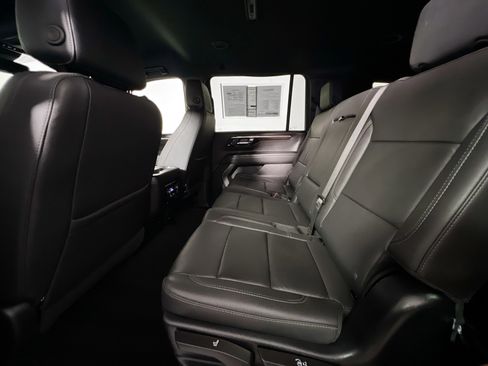 Used 2025 Chevrolet Suburban Z71 image 29