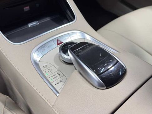 Used 2017 Mercedes-Benz S 550 Sedan image 27