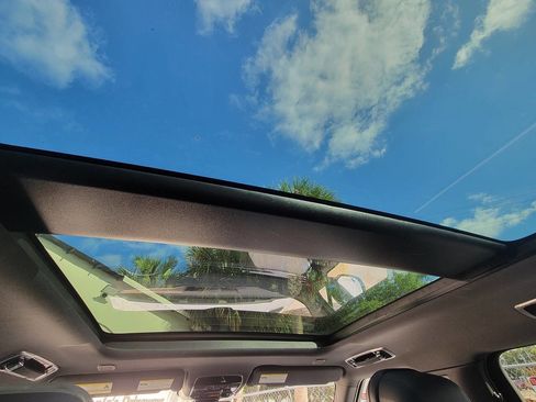 Used 2025 Land Rover Range Rover Sport SE image 17