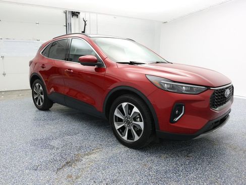 Used 2023 Ford Escape Platinum w/ Premium Technology Package image 2