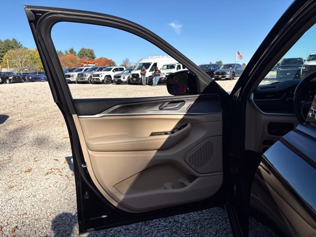 Used 2022 Jeep Grand Cherokee Limited AWD/4WD image 19