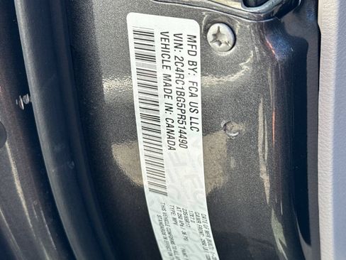 Used 2023 Chrysler Pacifica Touring-L FWD image 30
