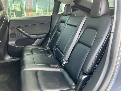Used 2021 Tesla Model Y Long Range AWD/4WD image 4