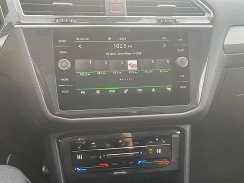 Used 2022 Volkswagen Tiguan SE R-Line image 9