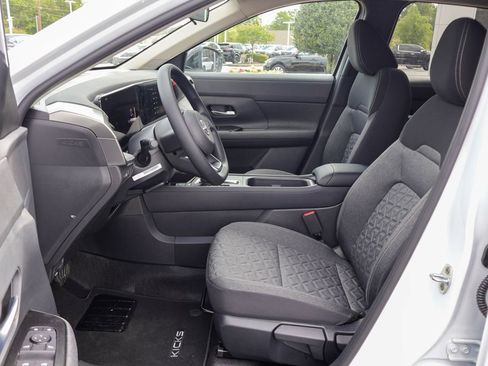 New 2026 Nissan Kicks SV image 7