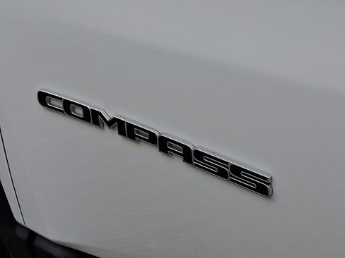 Certified 2023 Jeep Compass Limited image 30