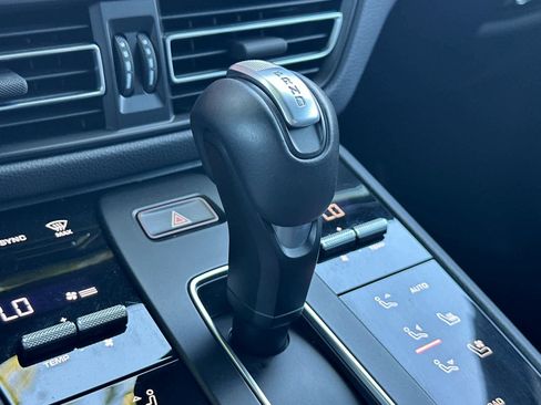 Certified 2025 Porsche Macan AWD/4WD image 24