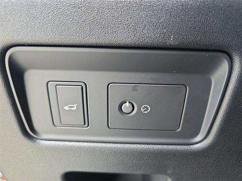 New 2026 Land Rover Discovery Limited Edition image 28