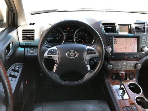 Used 2012 Toyota Highlander Limited AWD/4WD image 17