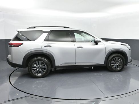 Used 2024 Nissan Pathfinder SV image 26