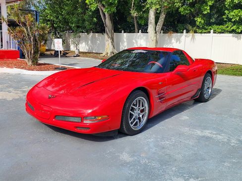 Used 2004 Chevrolet Corvette Coupe w/ Roof Package RWD image 12
