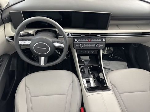 New 2026 Hyundai Tucson SE image 23