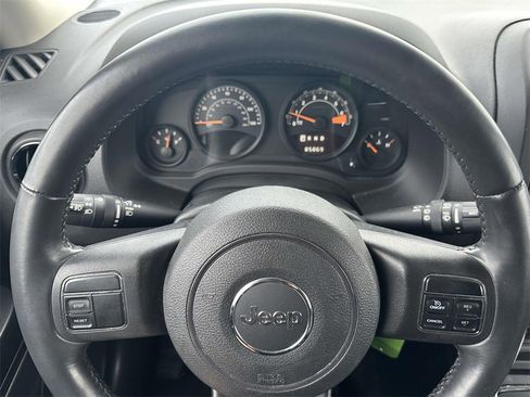 Used 2014 Jeep Patriot Latitude image 19