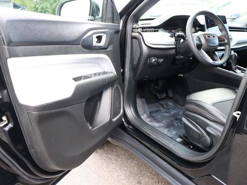 Used 2024 Jeep Compass Latitude AWD/4WD image 10