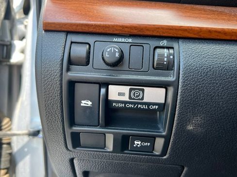 Used 2013 Subaru Outback 2.5i Limited w/ Moonroof Pkg AWD/4WD image 32