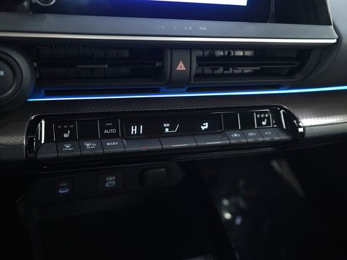 Used 2025 Toyota Prius XLE image 23