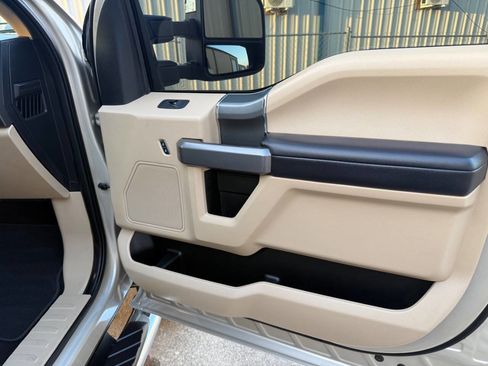 Used 2017 Ford F250 XLT w/ XLT Premium Package image 23