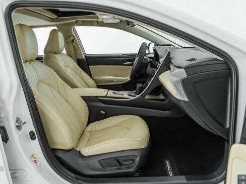 Used 2019 Toyota Avalon XLE w/ Moonroof Package FWD image 36