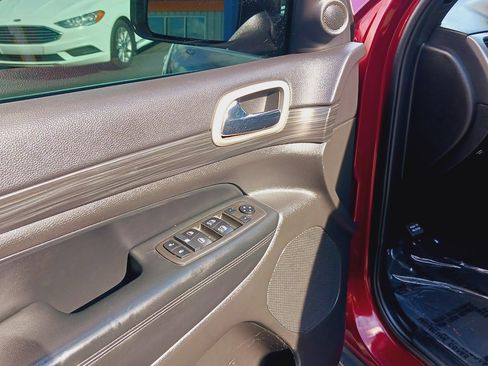 Used 2021 Jeep Grand Cherokee Laredo image 21