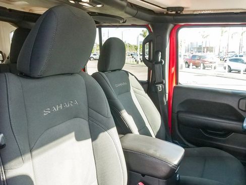 Used 2021 Jeep Wrangler Unlimited Sahara AWD/4WD image 16