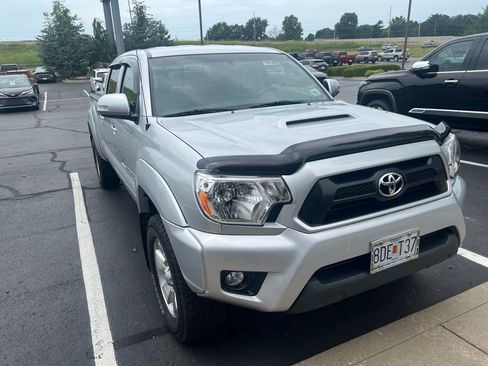 Used 2012 Toyota Tacoma 4x4 Double Cab w/ TRD Sport Pkg image 2