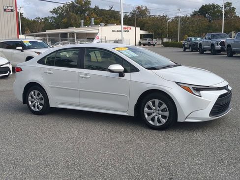 Used 2023 Toyota Corolla LE image 11
