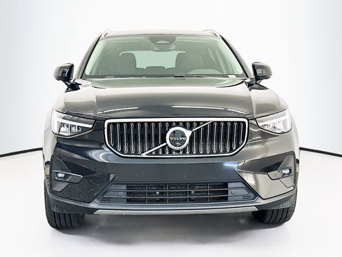 Used 2025 Volvo XC40 B5 Plus image 2