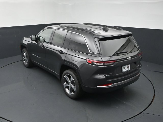 New 2026 Jeep Grand Cherokee Limited w/ Trailer Tow Package AWD/4WD image 16