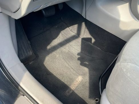 Used 2013 Toyota Corolla LE FWD image 30