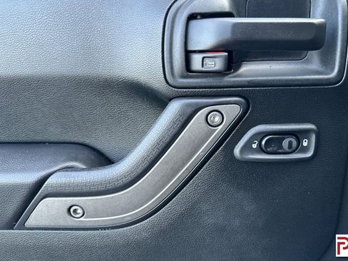 Used 2018 Jeep Wrangler Unlimited Sport S image 12