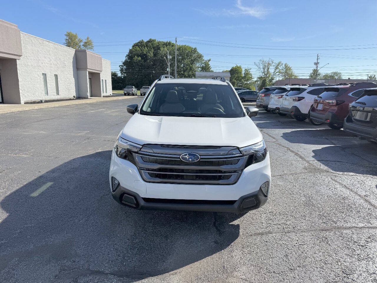 Used 2025 Subaru Forester Premium w/ Convenience Package #1 AWD/4WD image 2