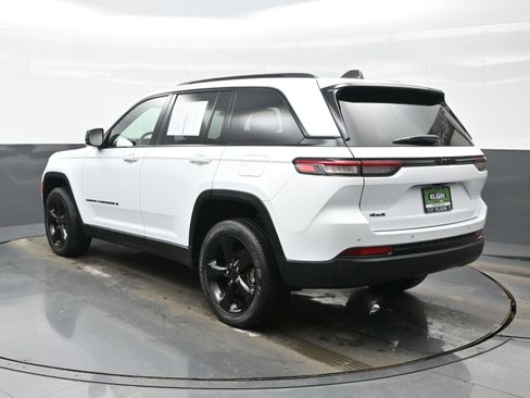 Used 2023 Jeep Grand Cherokee Altitude image 4
