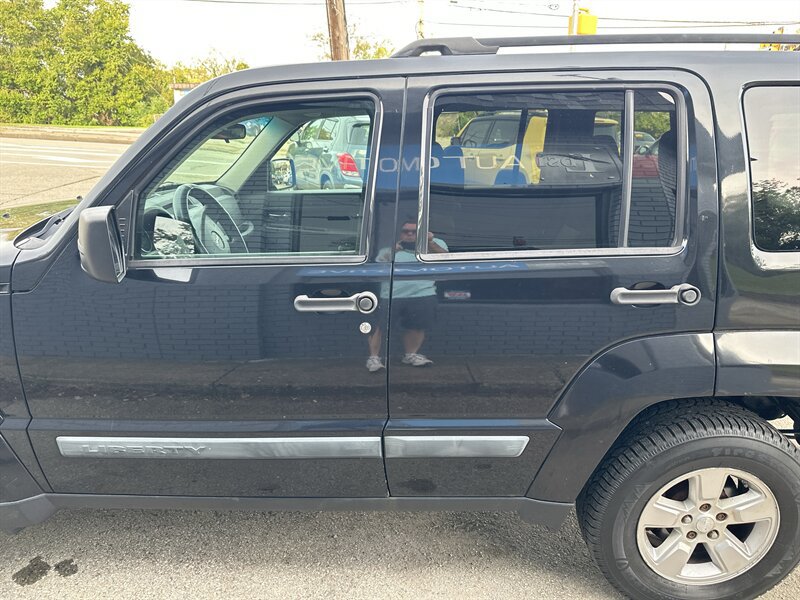 Used 2009 Jeep Liberty Sport w/ Popular Equipment Group AWD/4WD image 22