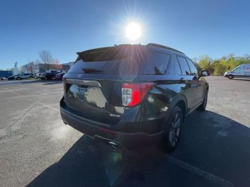 Used 2022 Ford Explorer XLT w/ Equipment Group 202A AWD/4WD image 9