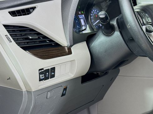 Used 2020 Toyota Sienna XLE w/ XLE Navigation Package AWD/4WD image 12
