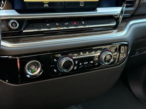 Used 2022 Chevrolet Silverado 1500 LT AWD/4WD image 16