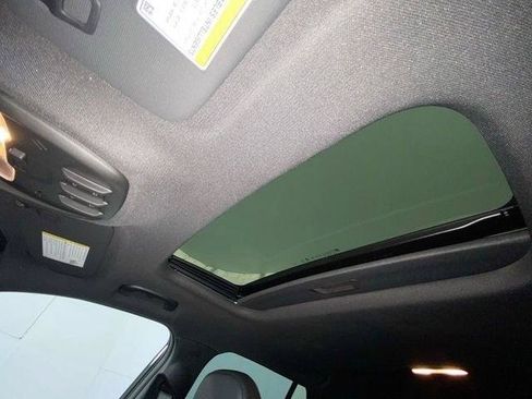 Used 2024 Chevrolet Trax RS w/ Sunroof Package FWD image 45