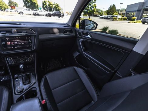 Used 2020 Volkswagen Tiguan SE AWD/4WD image 22
