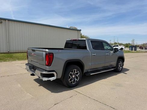 New 2026 GMC Sierra 1500 SLT image 3